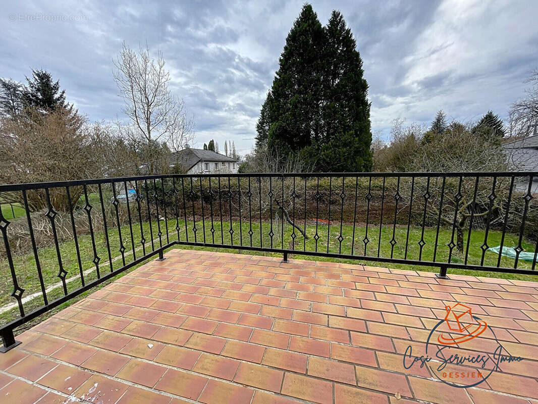 Maison à SAINT-GENIS-POUILLY