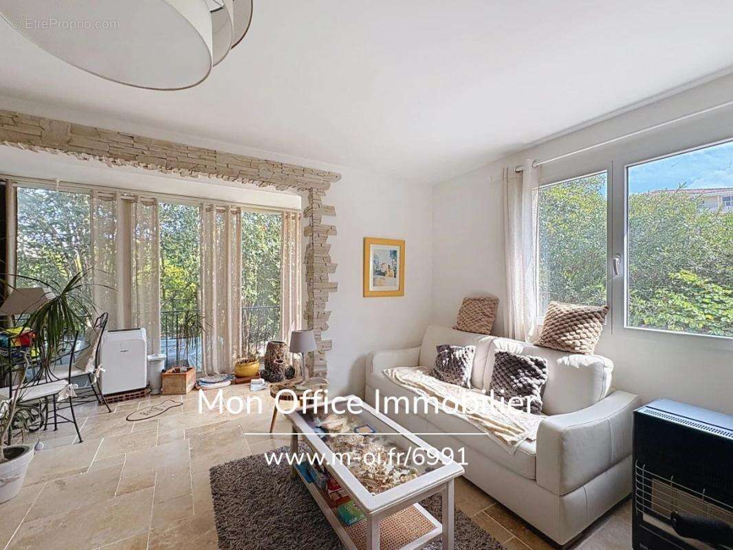 Référence : 6991-les. - appartement rénové proche centre en rez de chaussée à cavalaire sur mer - photo 3