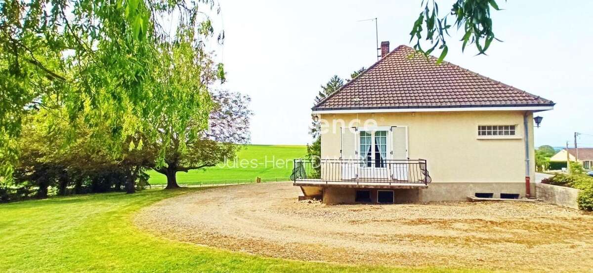 Maison à PONT-SUR-YONNE