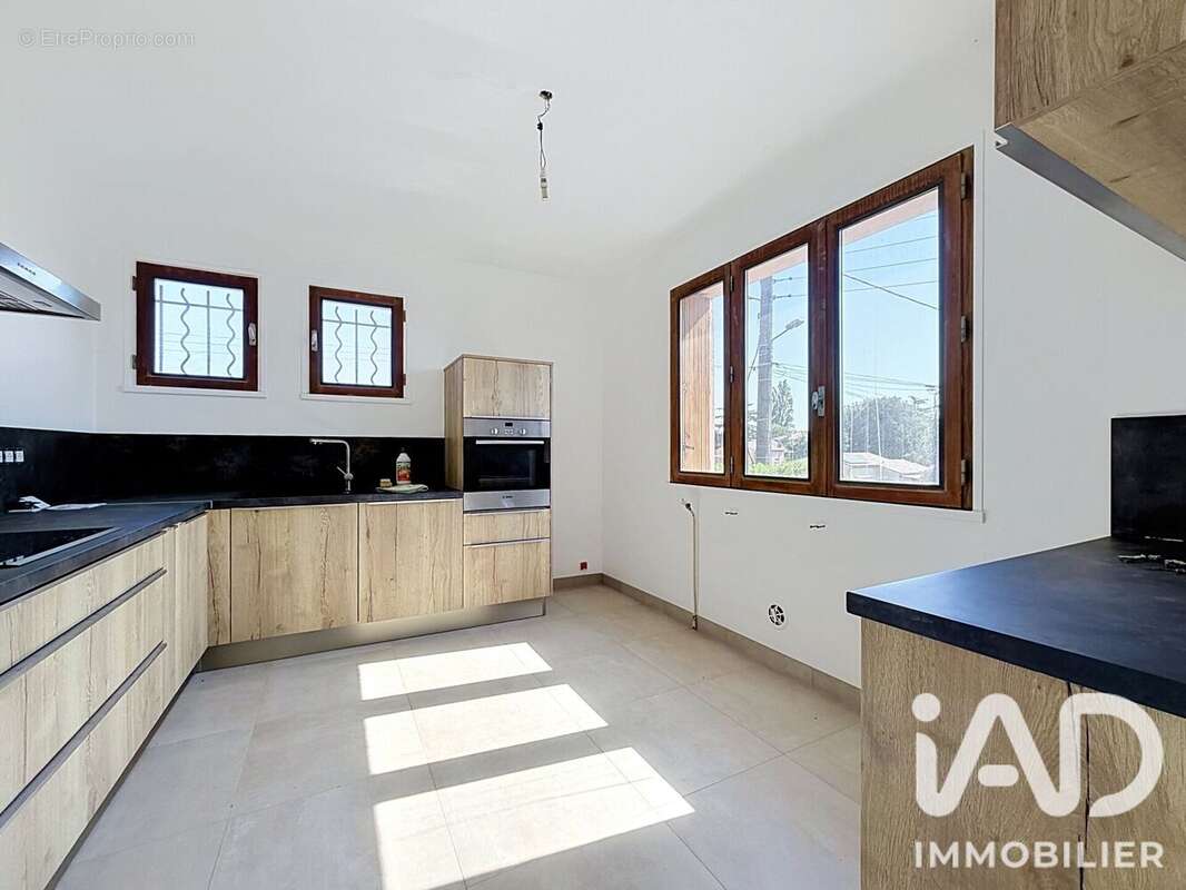 Maison 146 m² à Pont-Saint-Esprit  - photo 3