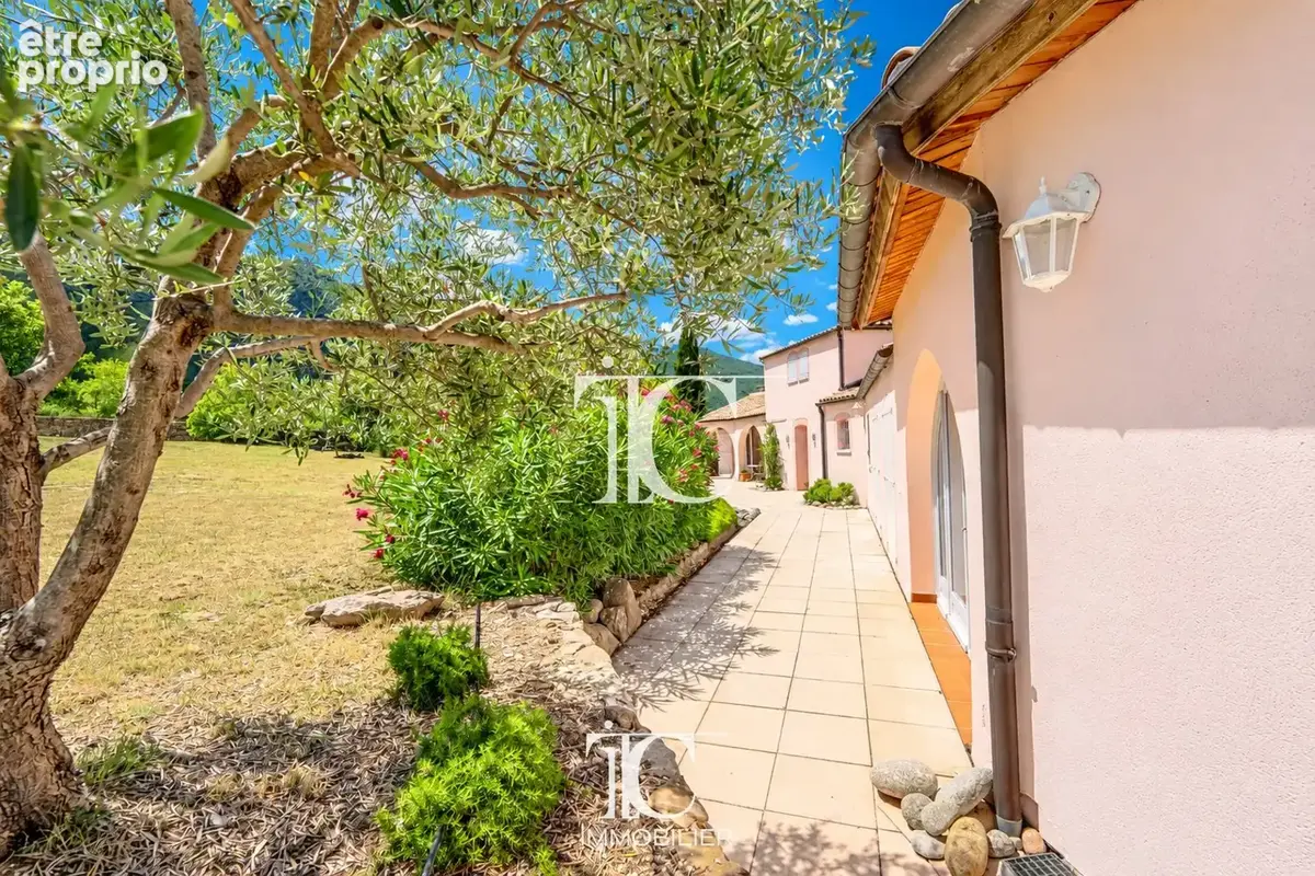 Les vans - villa de plain pied 146m²,secteur calme et verdoyant, 5825m² de terrain, piscine. - photo 21