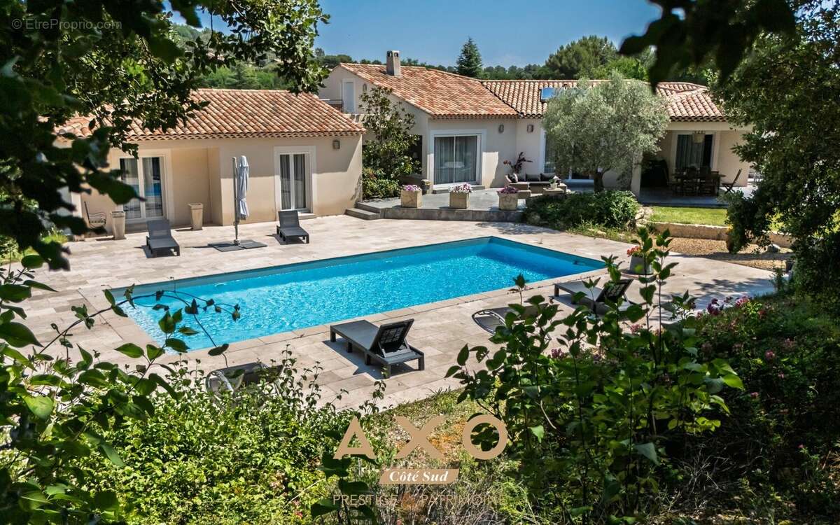 Maison à SIMIANE-COLLONGUE