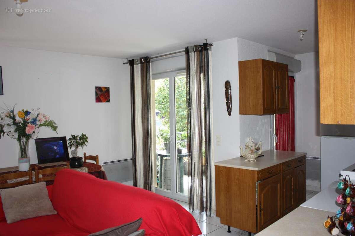 Appartement à CAZERES