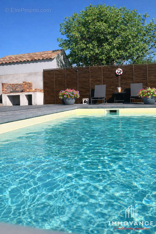 Piscine 4X8 - Maison à PLAISSAN