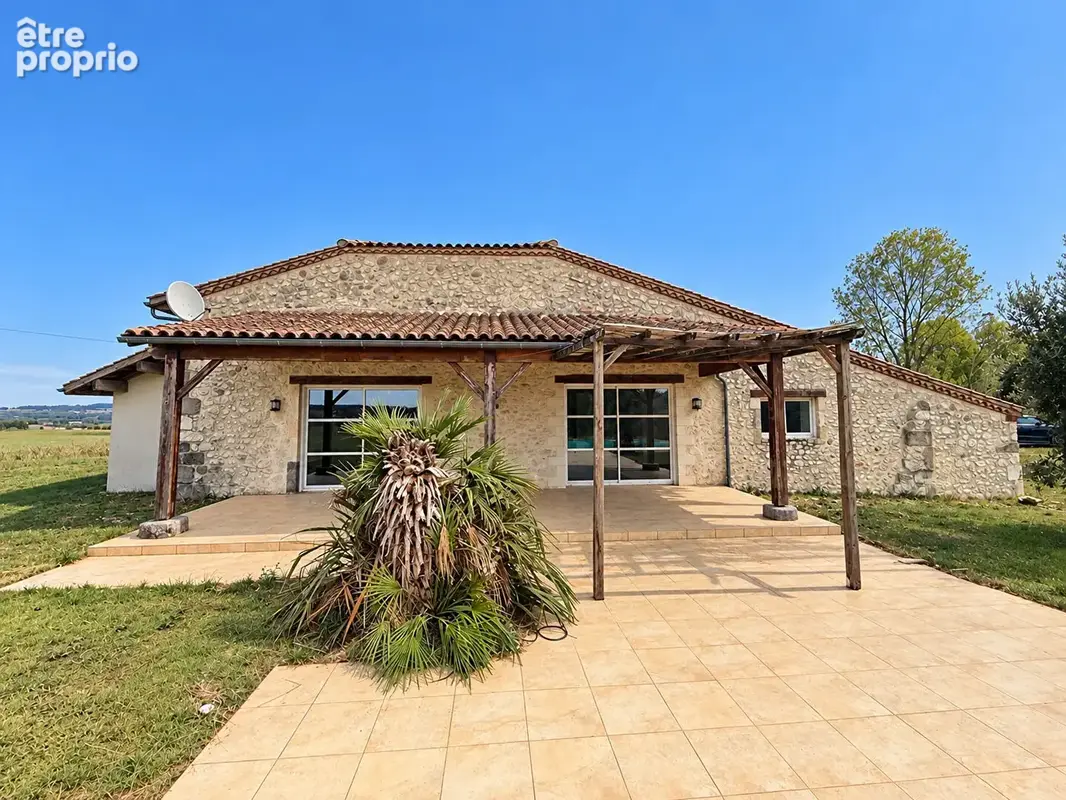 Maison en pierres avec piscine au calme - photo 2
