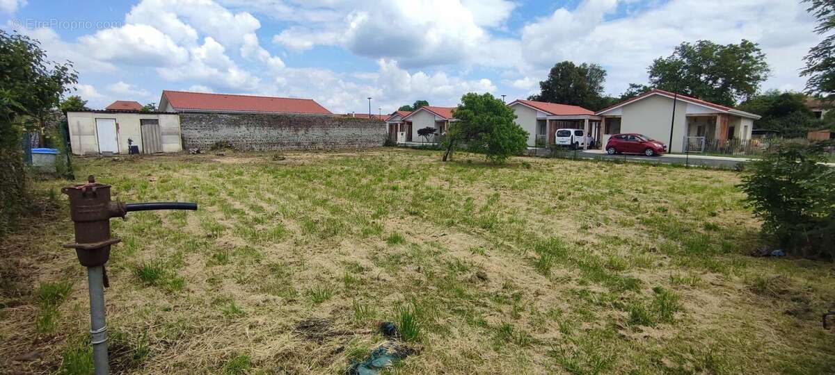 Terrain à VIC-EN-BIGORRE