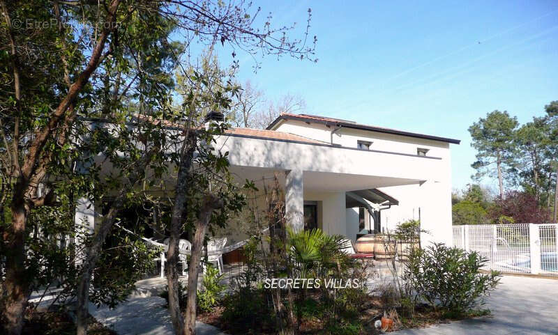 Maison à CAMBLANES-ET-MEYNAC