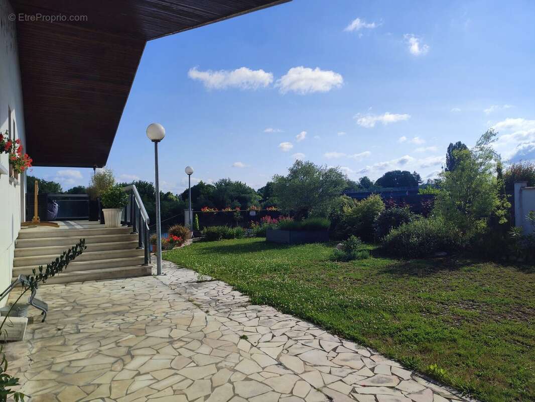 Maison à SAINT-JEAN-DE-BLAIGNAC