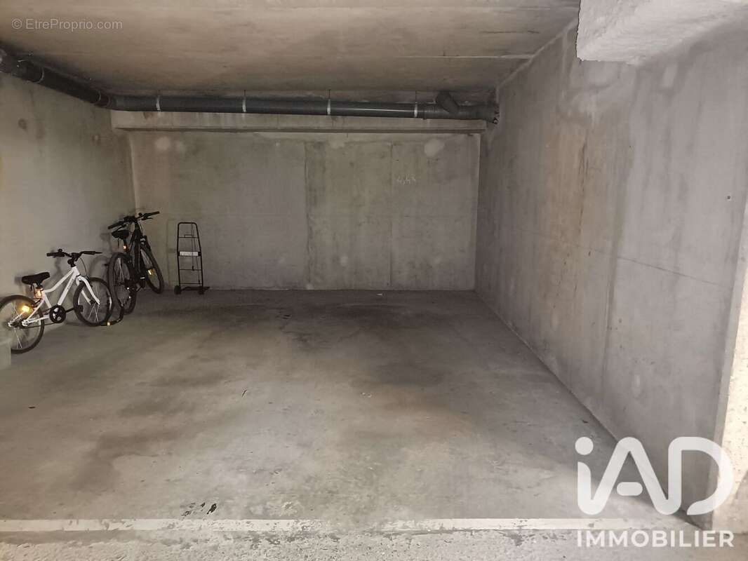 Parking 25 m² à Montigny-Le-Bretonneux  - photo 3