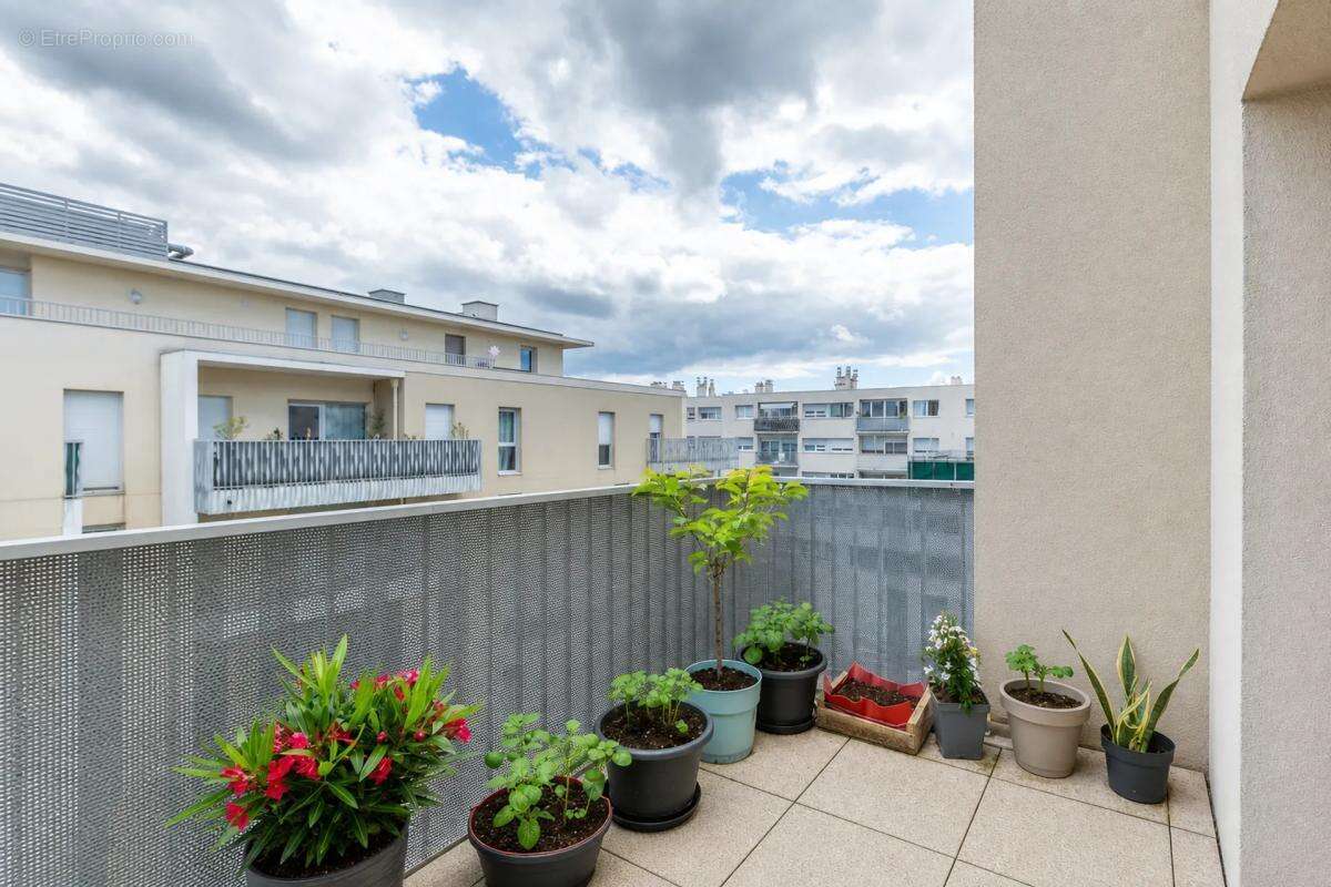 Appartement 4 pièces de 77 m² loué, Bron - photo 3