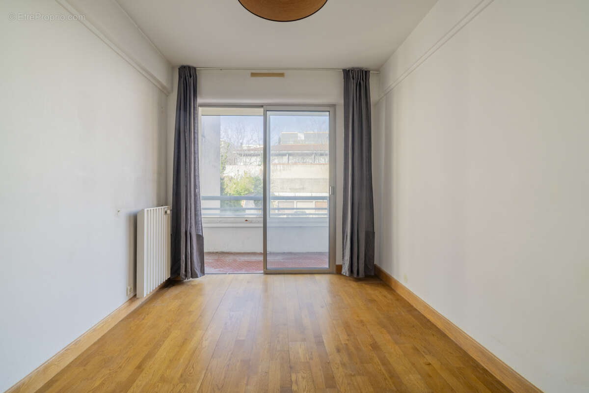 Appartement à MARSEILLE-5E