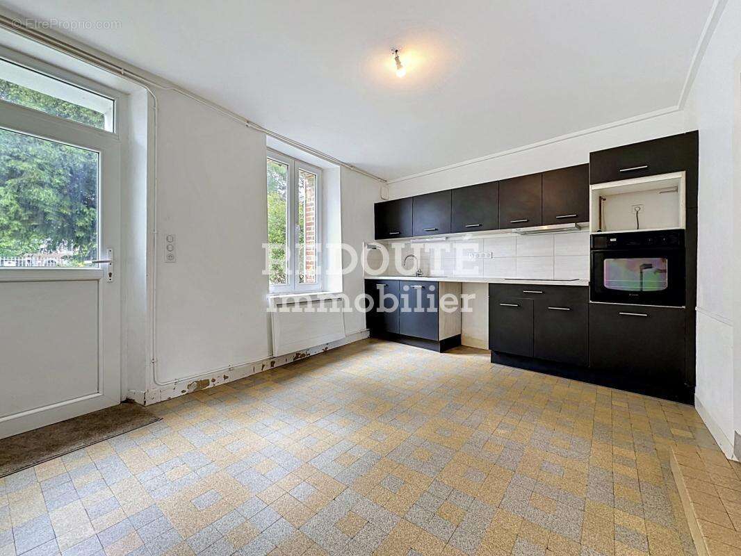 Les mesneux- maison de type 5 avec jardin et garage - photo 4