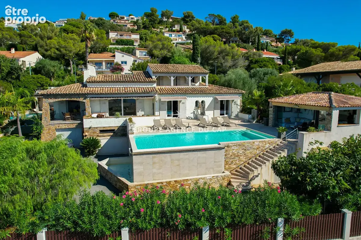 A vendre villa 6 chambres en suite piscine pool house vue mer panoramique sur st-tropez garages et parkings - photo 3