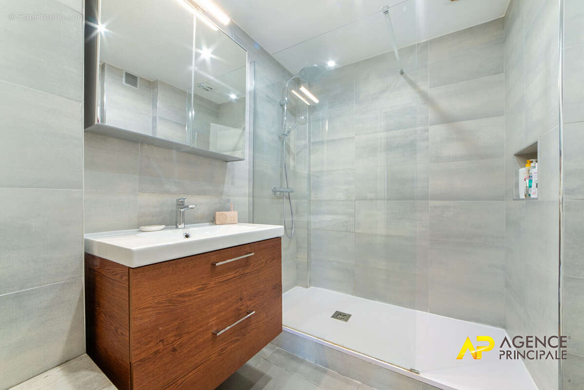 Appartement à LA GARENNE-COLOMBES