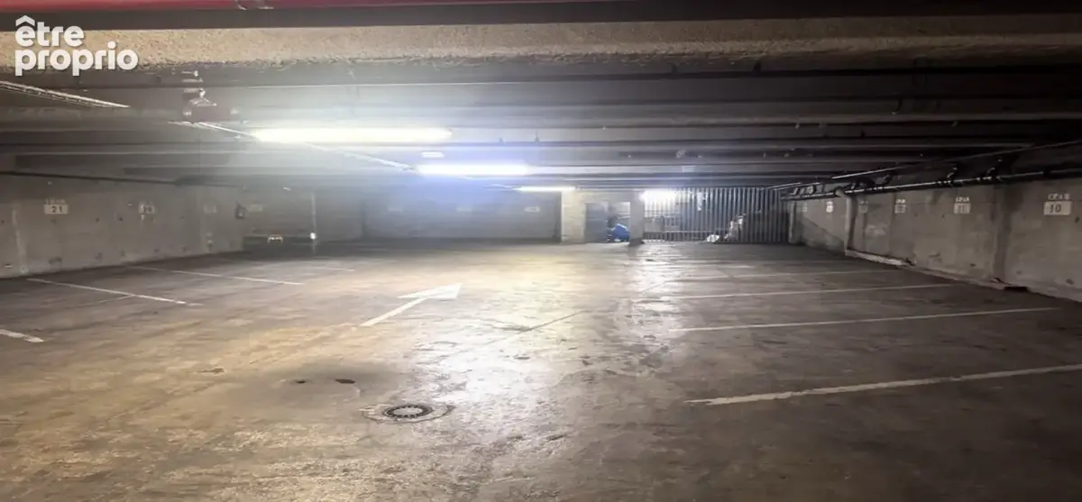 Parking à PARIS-18E