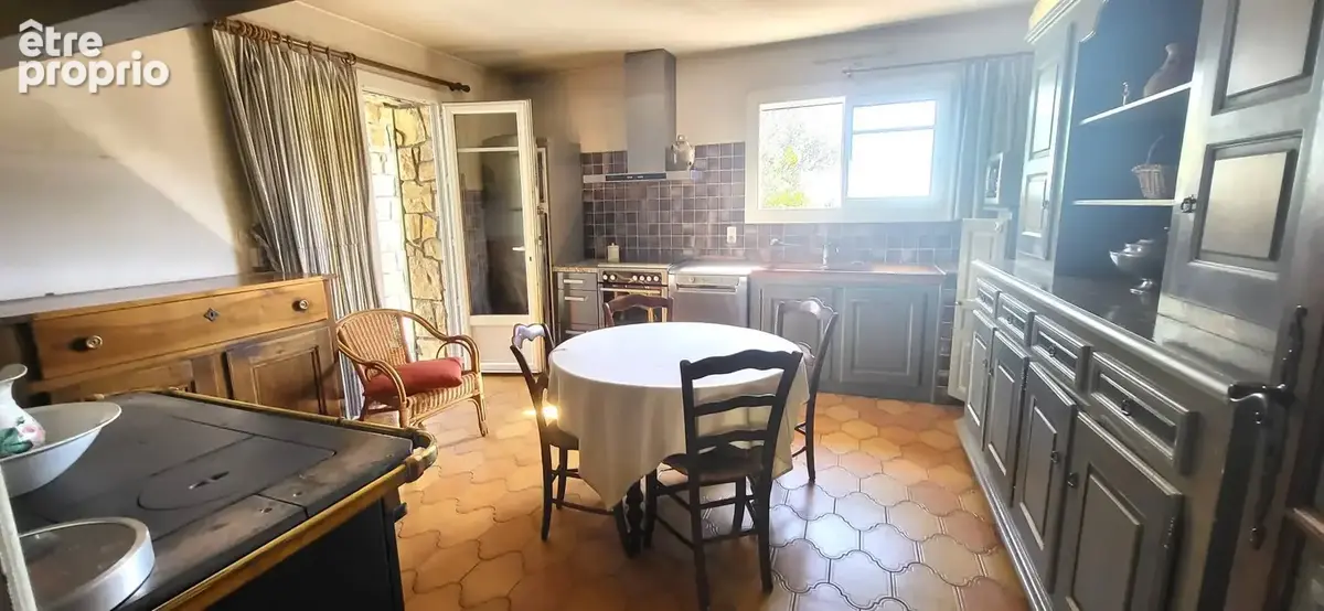 Villa en pierre apparente avec 4 chambres sur 1350m² de terrain. - photo 5