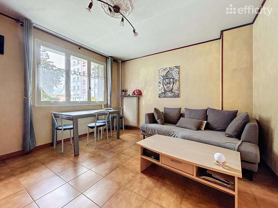 Appartement à SAINT-EGREVE