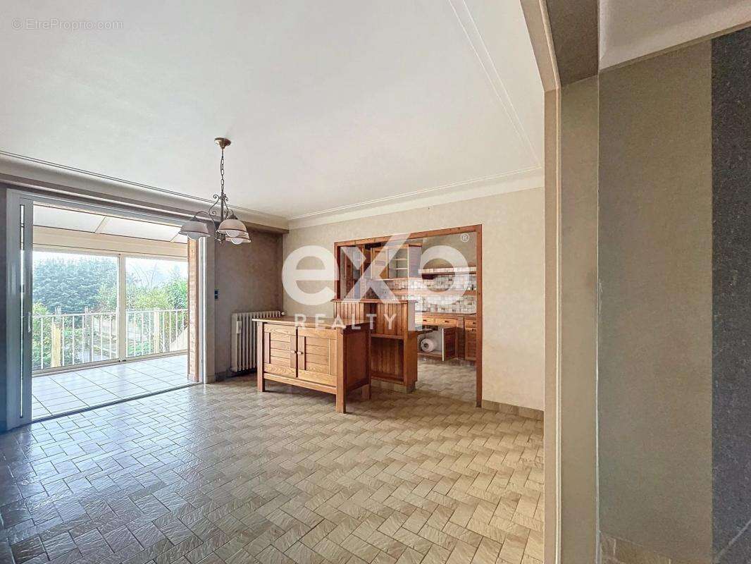 Maison à SAINT-MACAIRE-EN-MAUGES