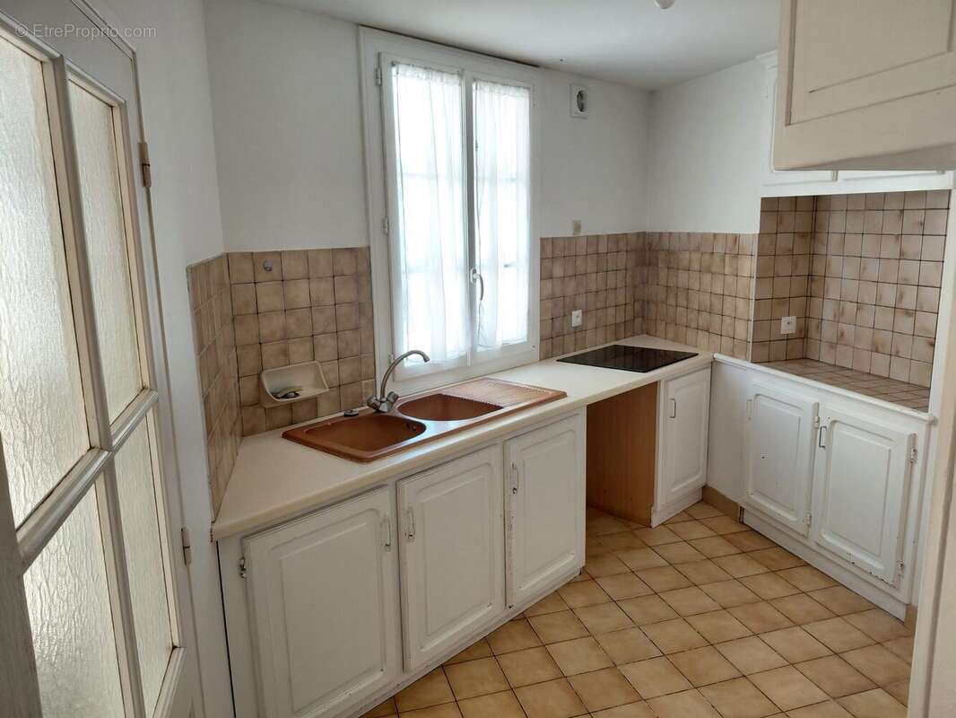 Maison à SAINT-GENIS-DE-SAINTONGE