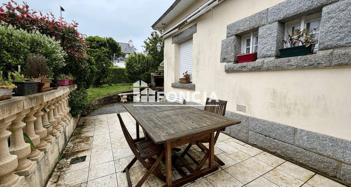 Maison à POULLAN-SUR-MER
