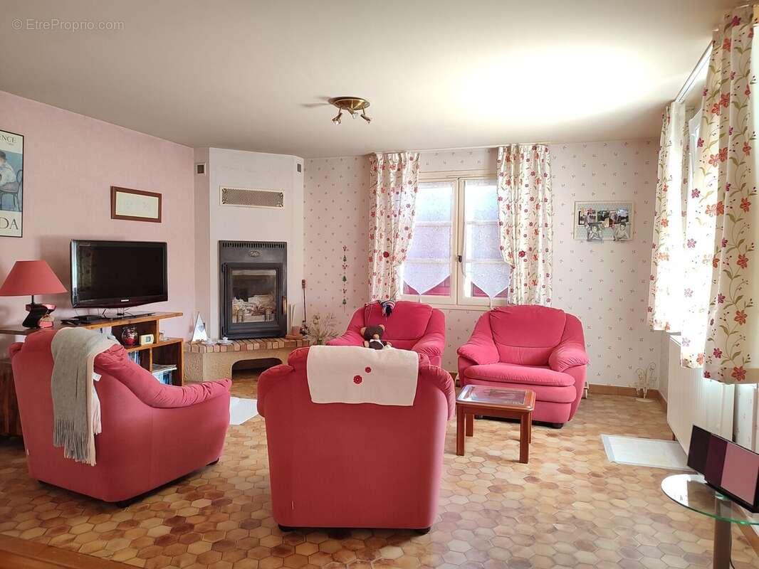 Maison à SAINT-JULIEN-SUR-REYSSOUZE