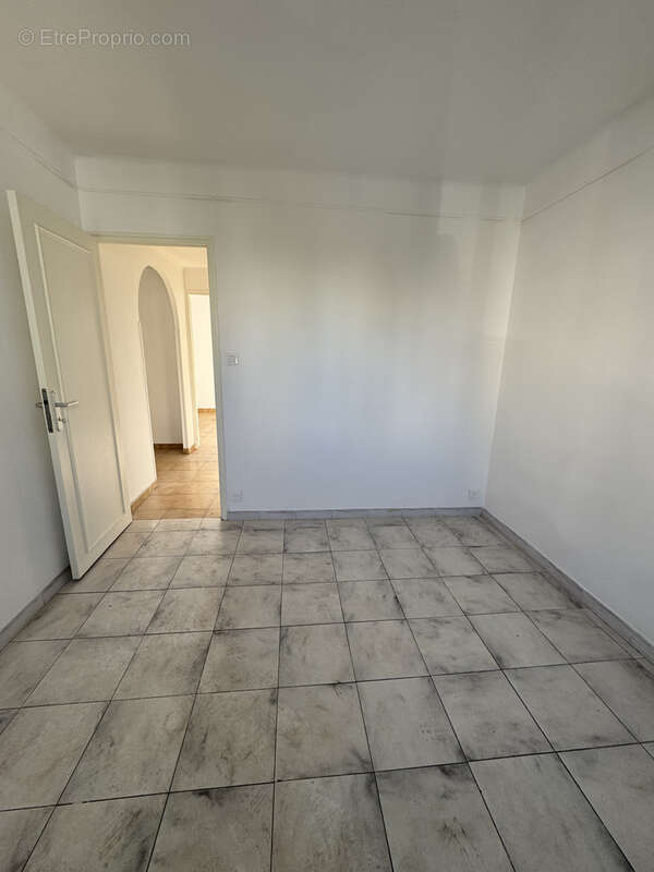 Appartement à MARSEILLE-4E