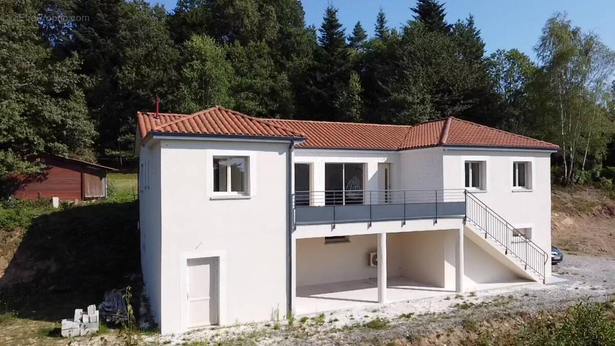 Maison à BONNAC-LA-COTE