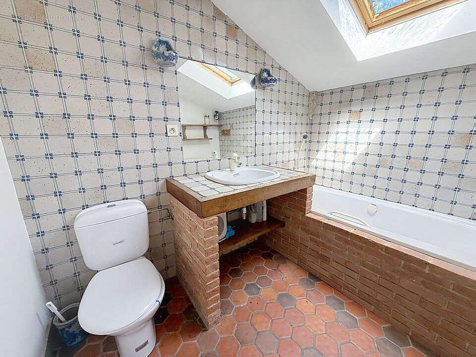KANFEN - Demeure en pierre de taille de 266,73 m2 habitables Terrain de 1 834 m2  Dépendances   430000,- € - photo 9