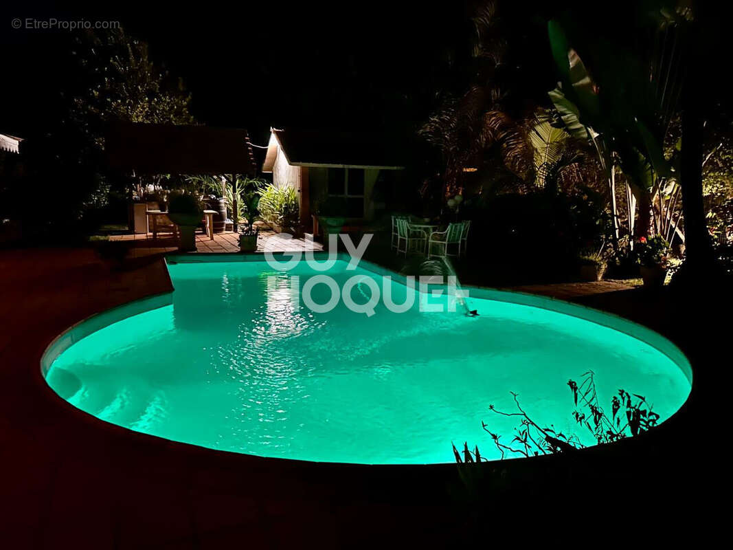 Maison à REMIRE-MONTJOLY