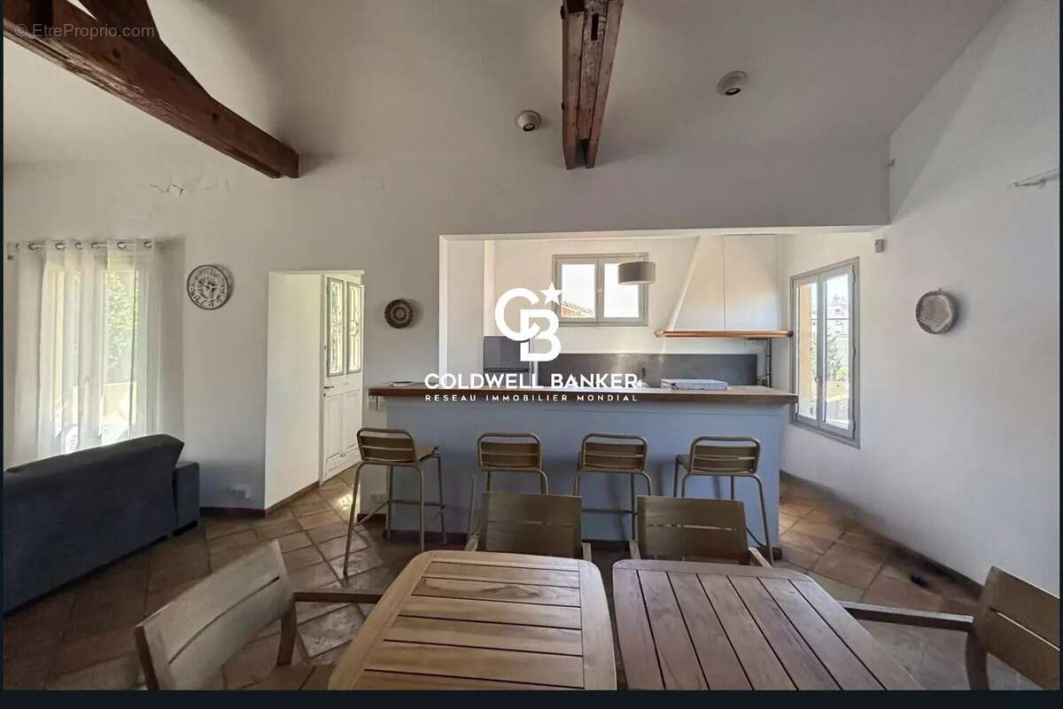 Unique à Cannes maison de ville  avec près de 300 m² de garages et stockage - photo 3