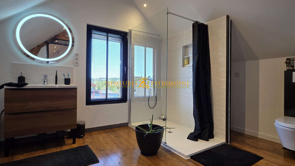 Maison à RUELLE-SUR-TOUVRE