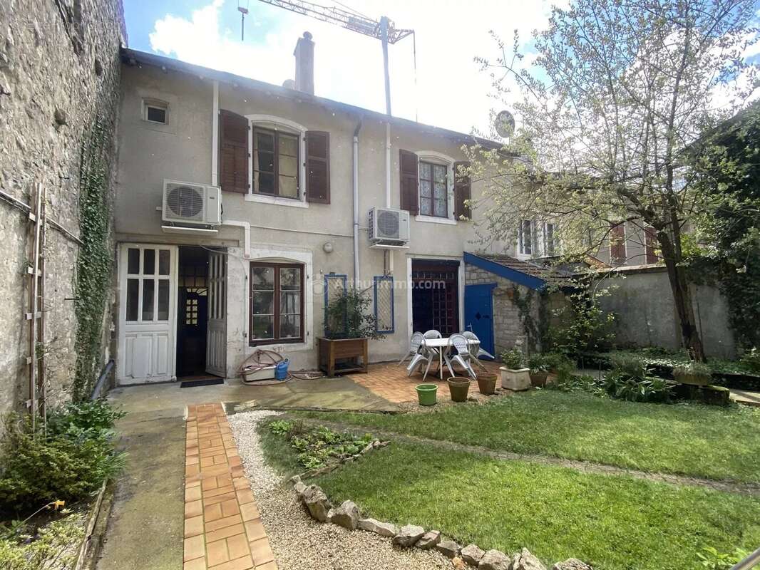 Maison à GONDRECOURT-LE-CHATEAU