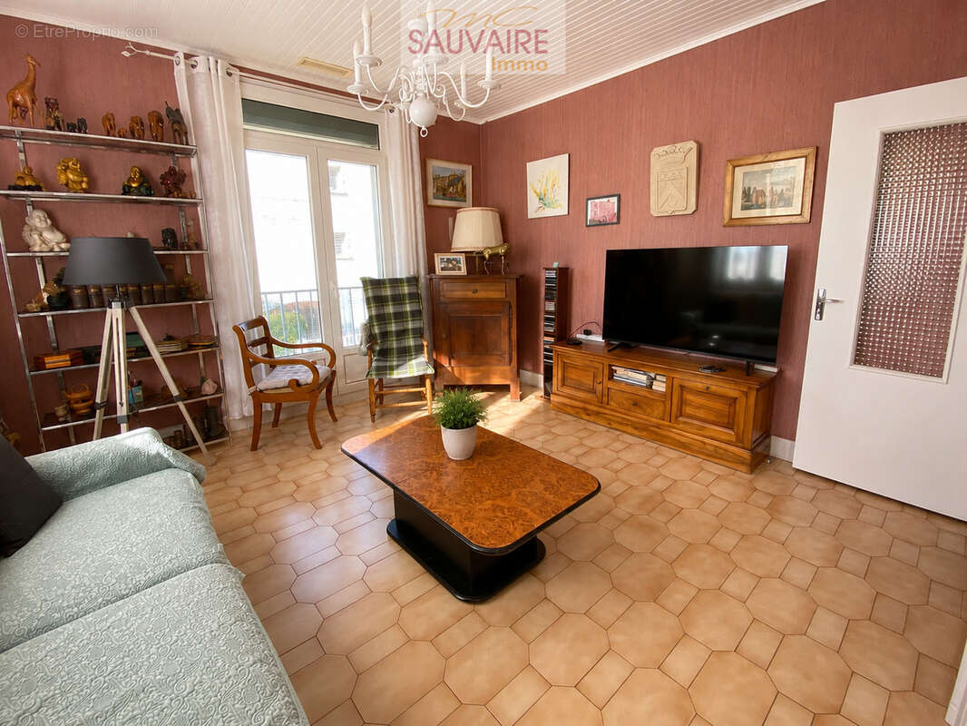 Maison à SAINT-LAURENT-DE-LA-SALANQUE