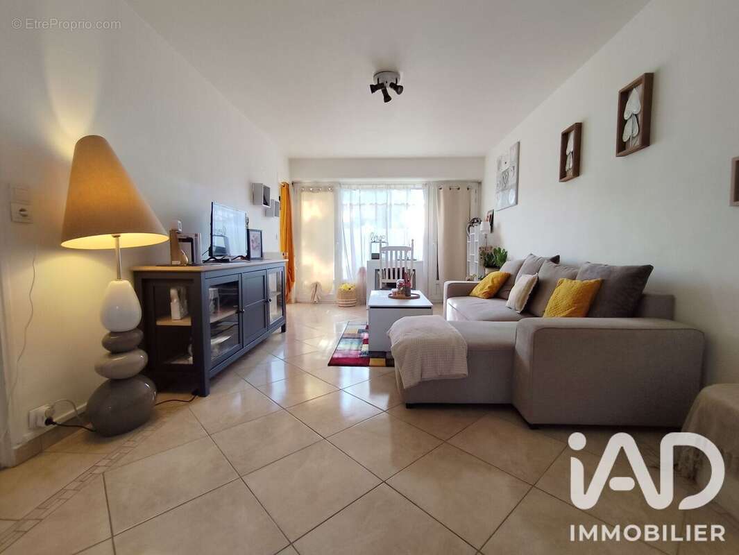 Appartement 65 m² à Saint-Jean-De-La-Ruelle  - photo 6