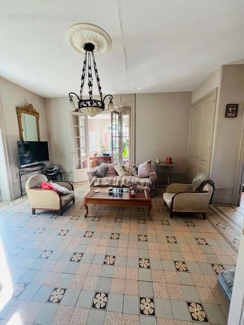 Maison à COURS-LA-VILLE