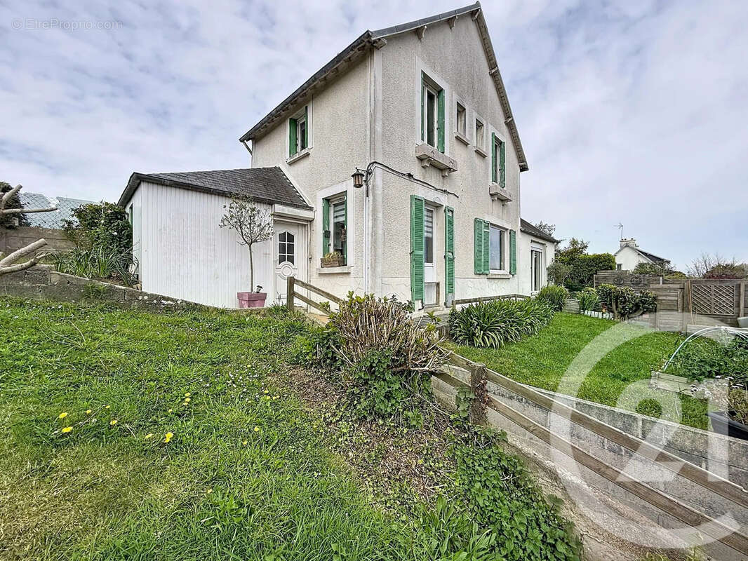 Maison à PLOUBEZRE