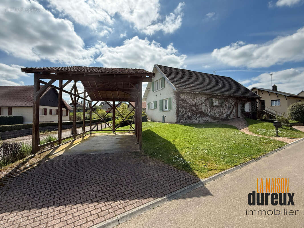 Maison à ARC-LES-GRAY