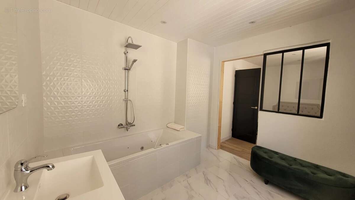 Maison de village avec petite cour intérieure St Agrève - photo 9