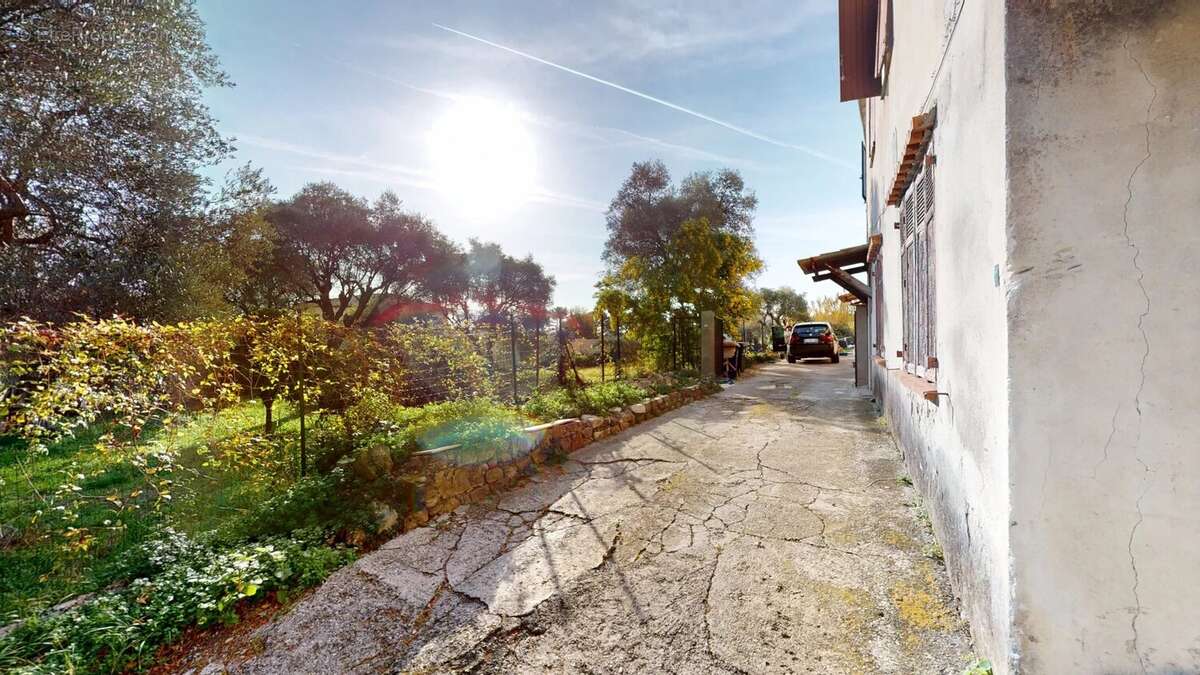 Maison à VILLENEUVE-LOUBET