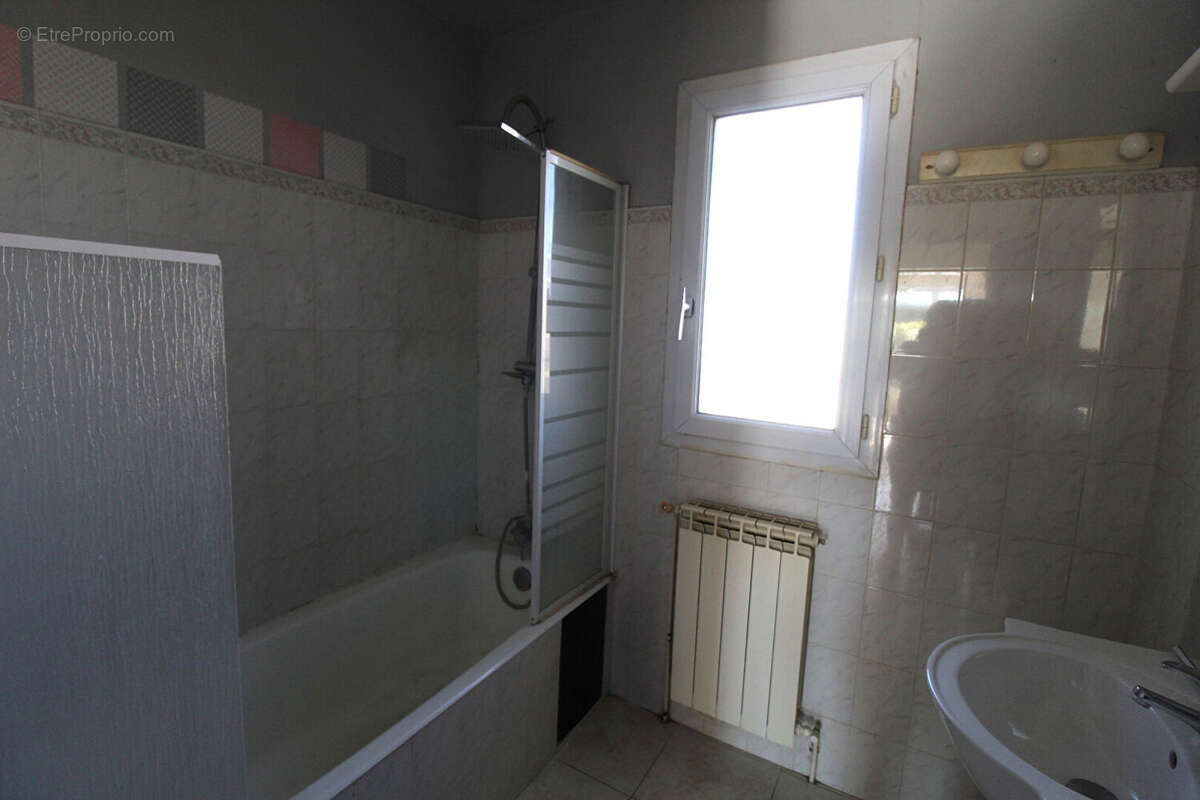 Maison Saint Martin De Crau 6 pièce(s) 120 m2+ terrain au centre ville. - photo 7