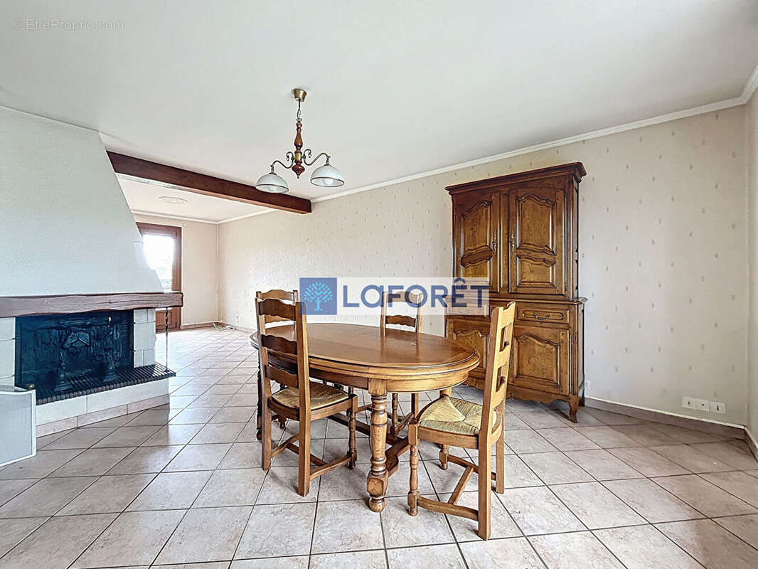 Maison à SAPIGNICOURT