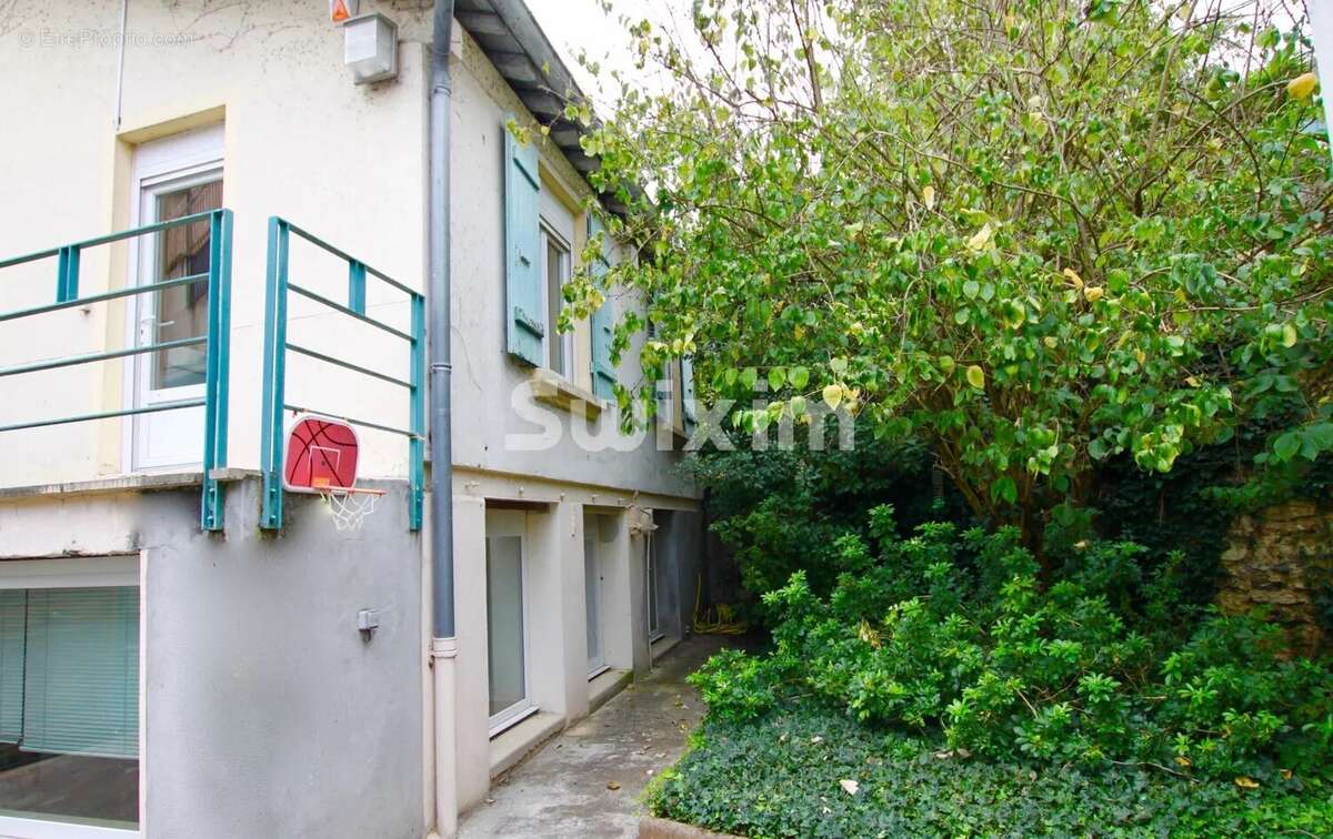 Maison de ville + annexes - photo 4