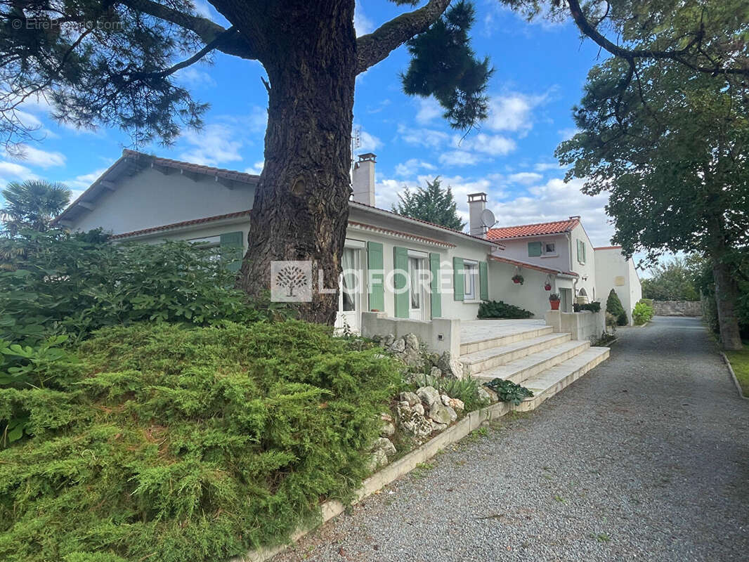 Maison à L&#039;EGUILLE