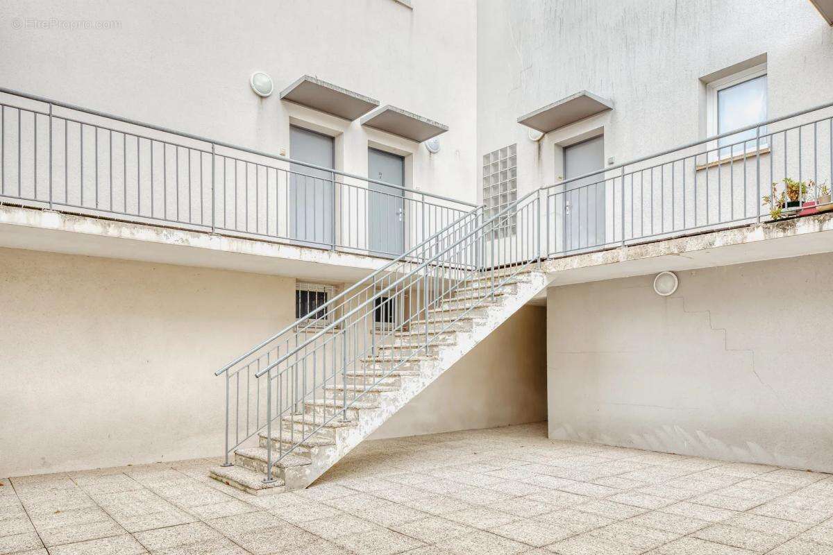 Appartement à VAL-DE-REUIL