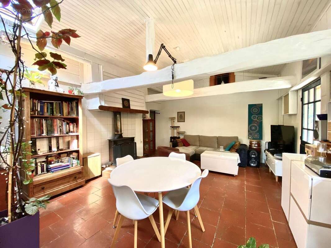 Maison à MONDONVILLE