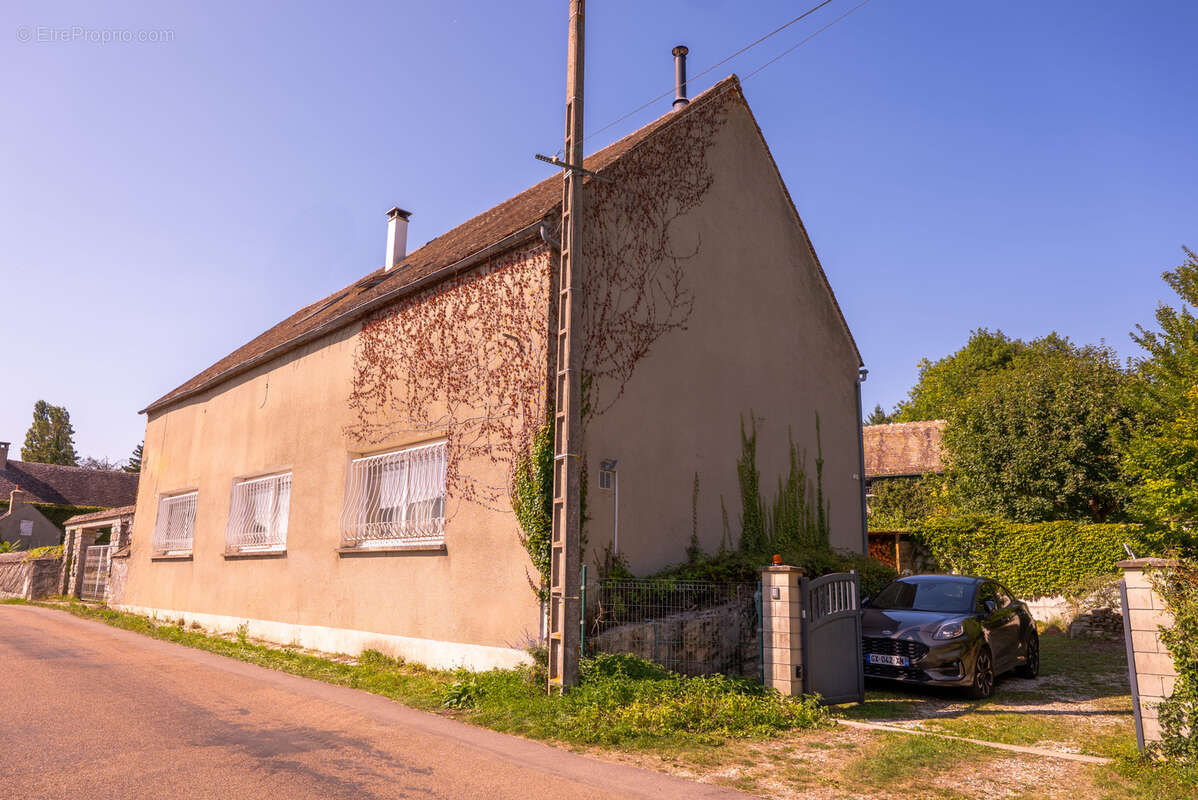 Maison à VILLETHIERRY