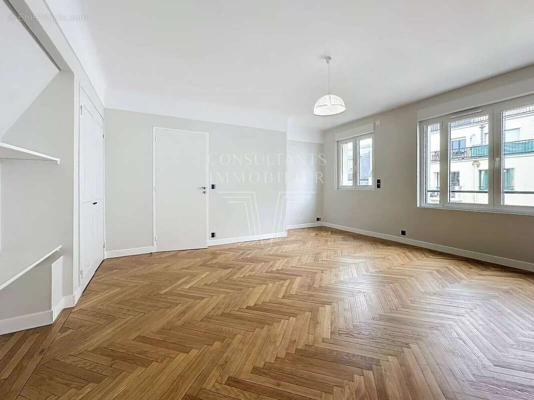 Appartement à PARIS-7E