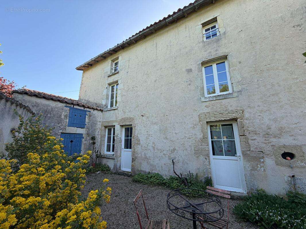 Maison à LA MOTHE-SAINT-HERAY