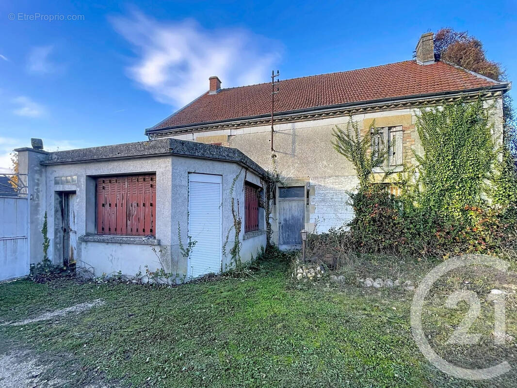 Maison à LES GRANDES-LOGES