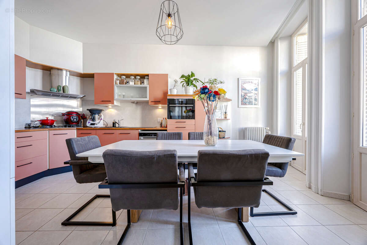 Aix-les-Bains   Appartement T3 de 103 m2 avec balcons, cave et parking couvert - photo 4